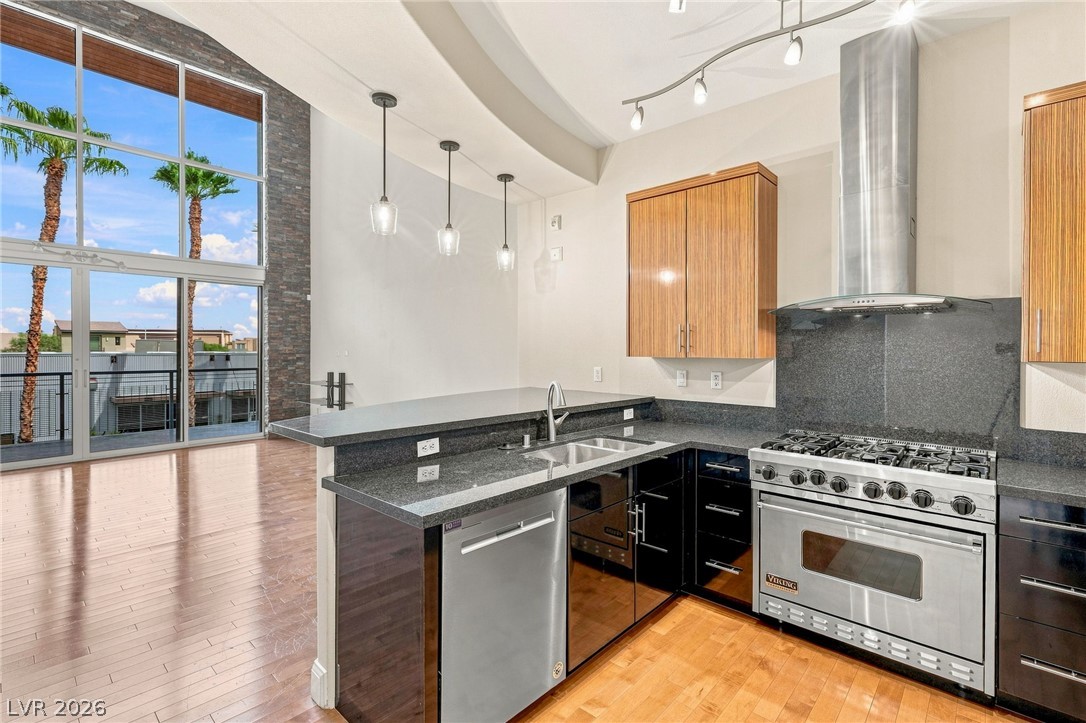 Photo 8 of 43, 11441 Allerton Park Drive #208