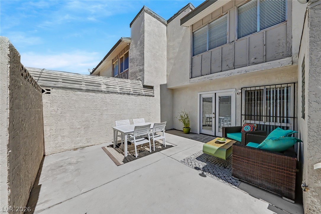 Photo 33 of 43, 572 Willow Green Drive
