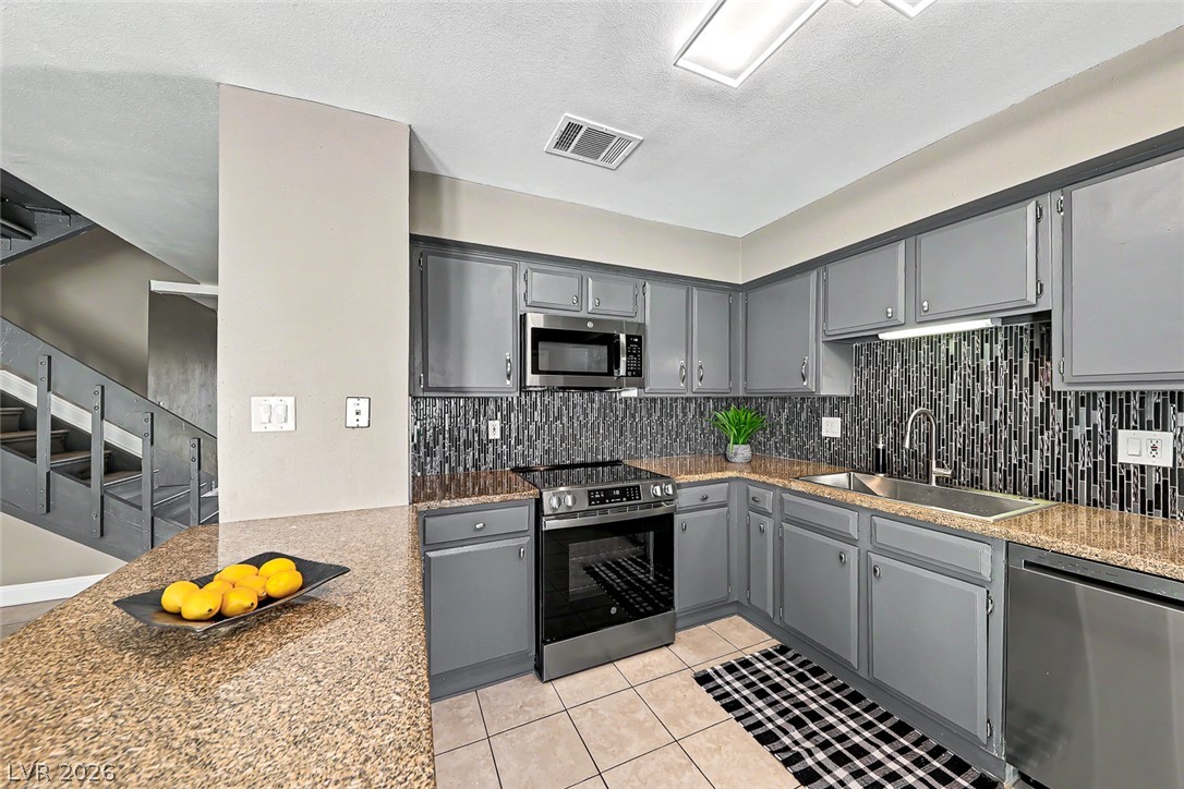 Photo 3 of 572 Willow Green Drive