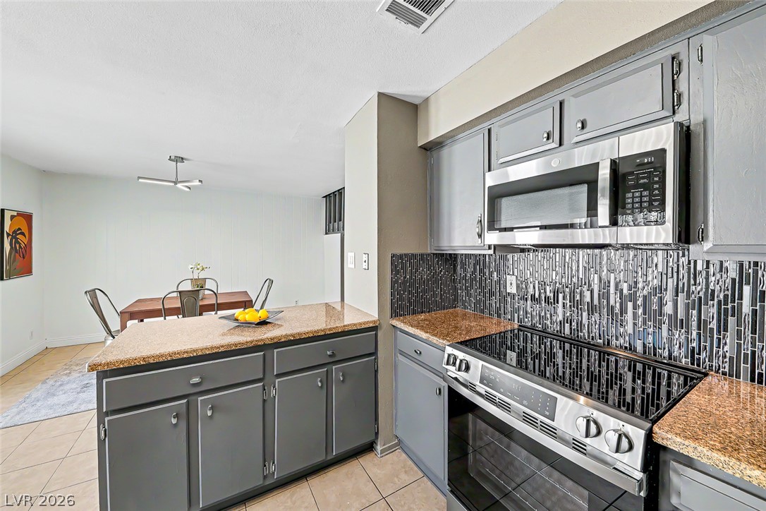 Photo 5 of 572 Willow Green Drive
