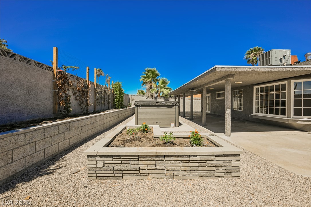 Photo 16 of 17, 1612 Crest Haven Avenue