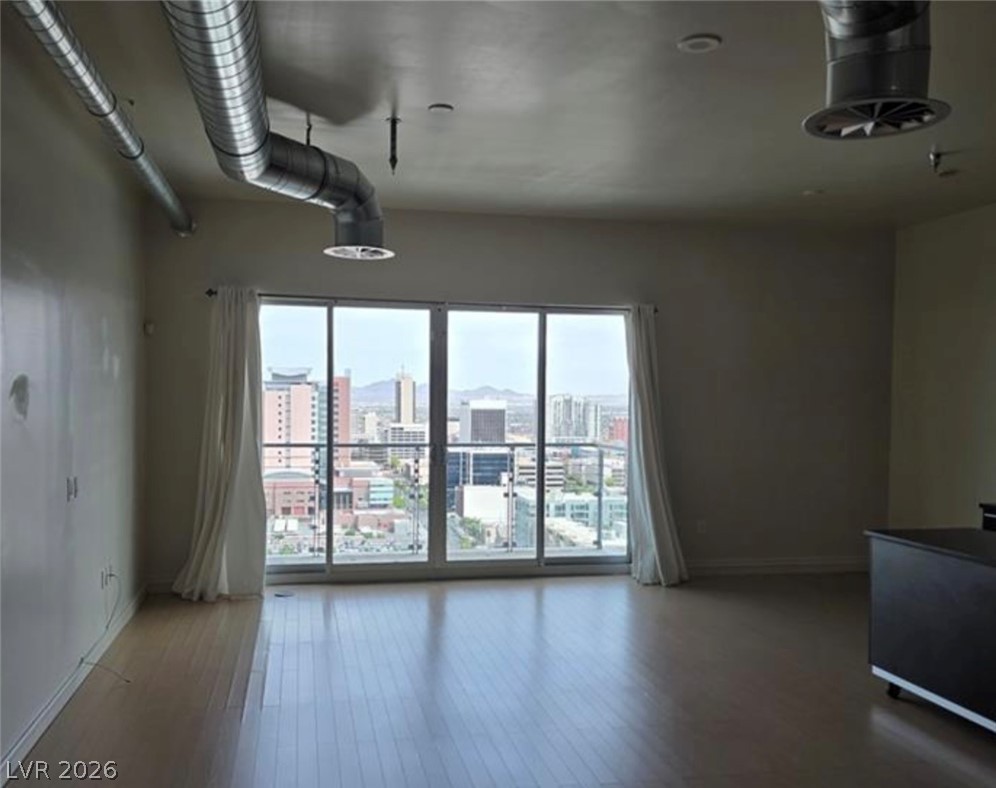 Photo 6 of 39, 200 Hoover Avenue #1910