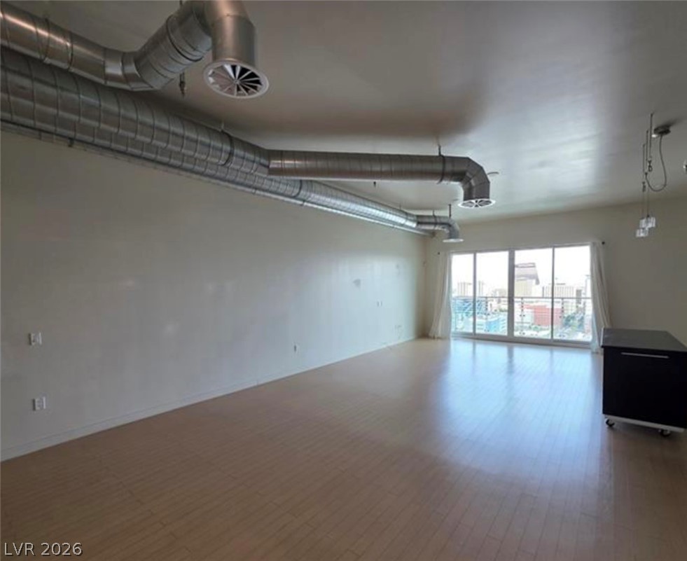 Photo 11 of 39, 200 Hoover Avenue #1910
