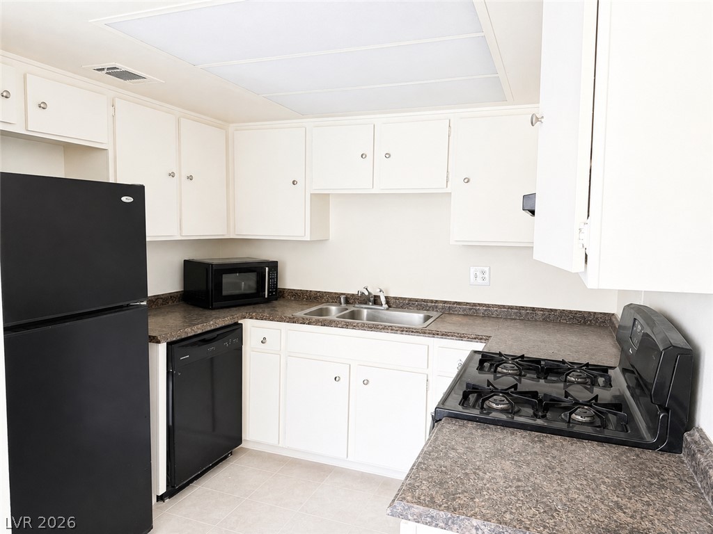 Photo 6 of 19, 4338 Caliente Street #12