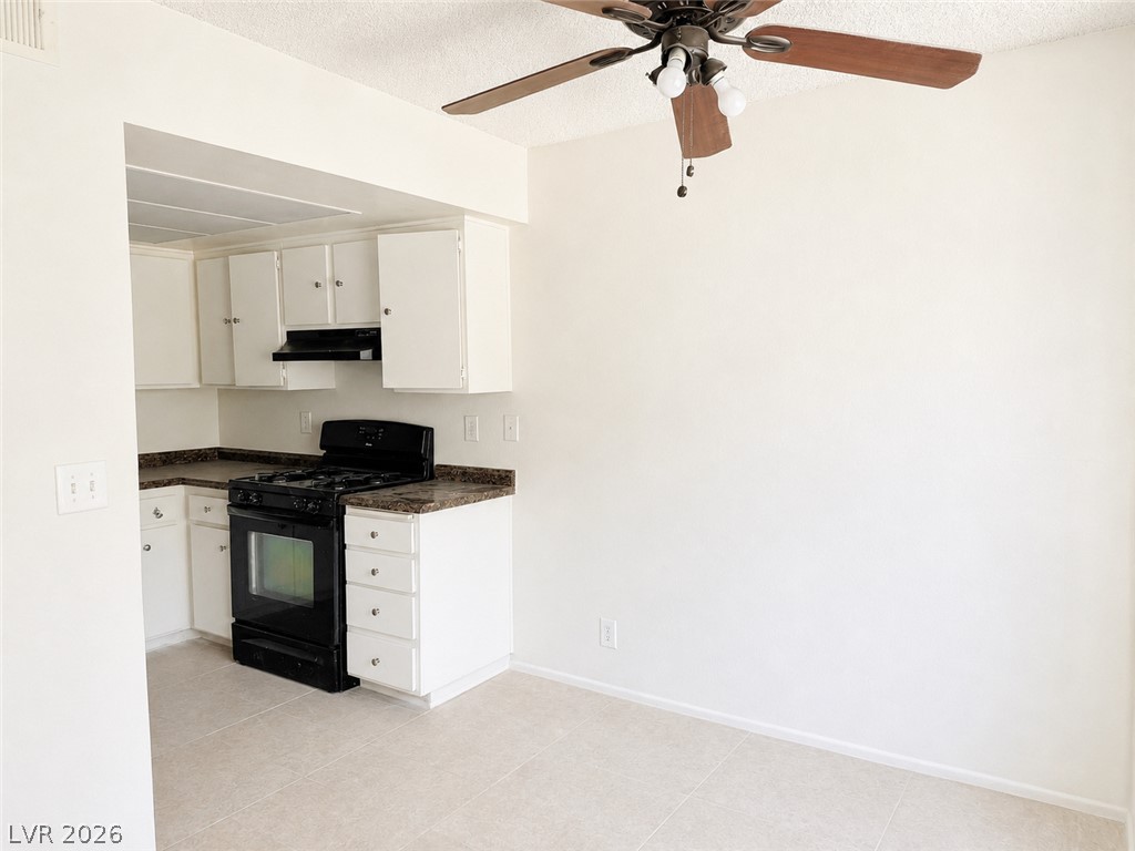 Photo 7 of 19, 4338 Caliente Street #12
