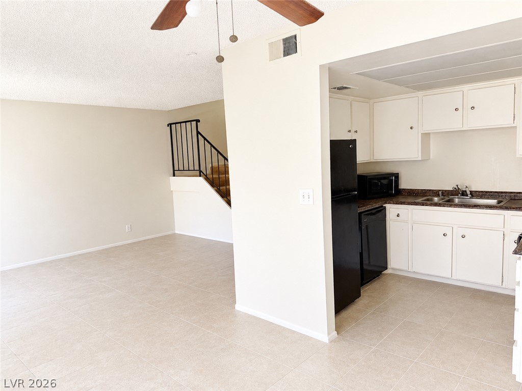 Photo 8 of 19, 4338 Caliente Street #12