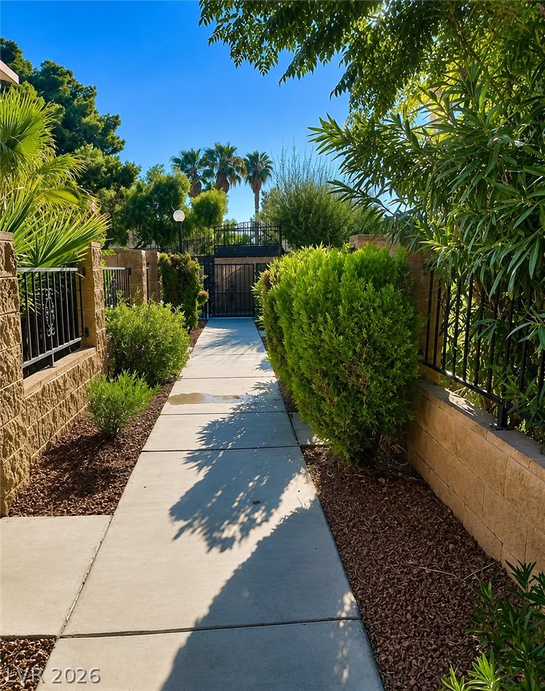 Photo 16 of 19, 4338 Caliente Street #12