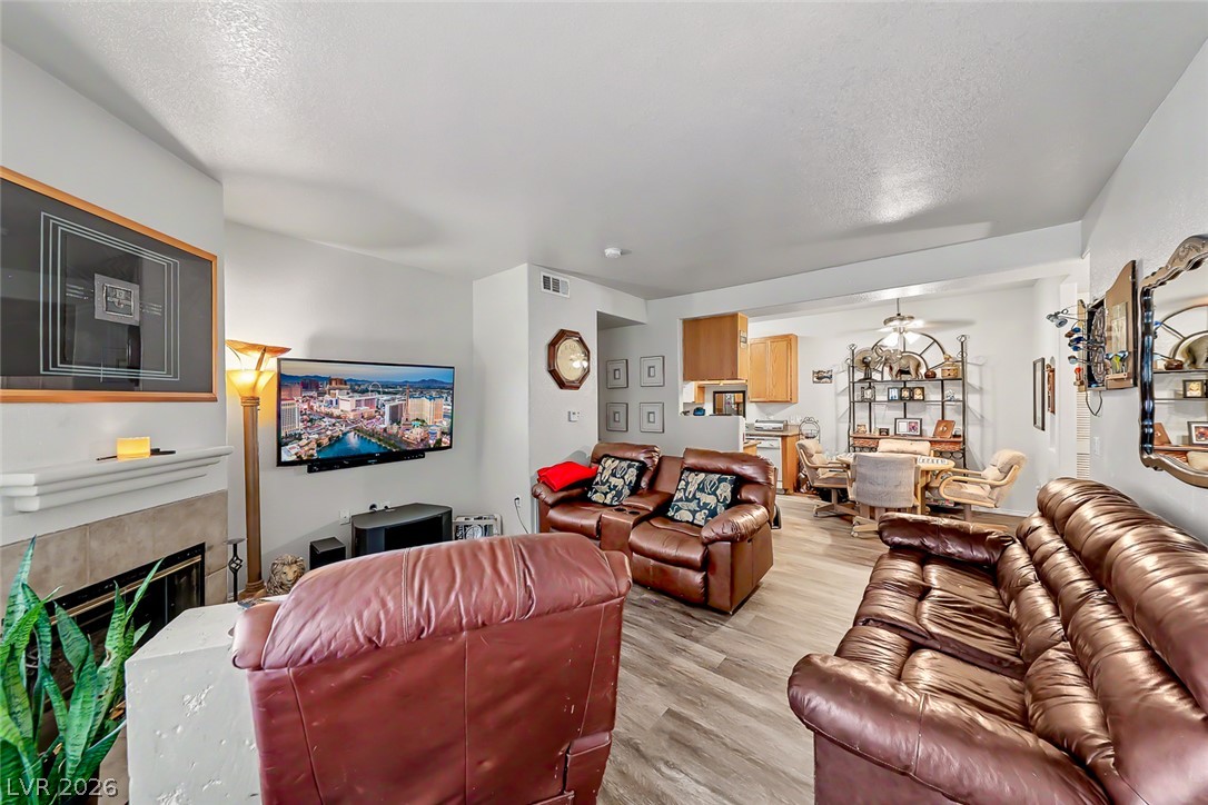 Photo 7 of 35, 3318 N Decatur Boulevard #1171