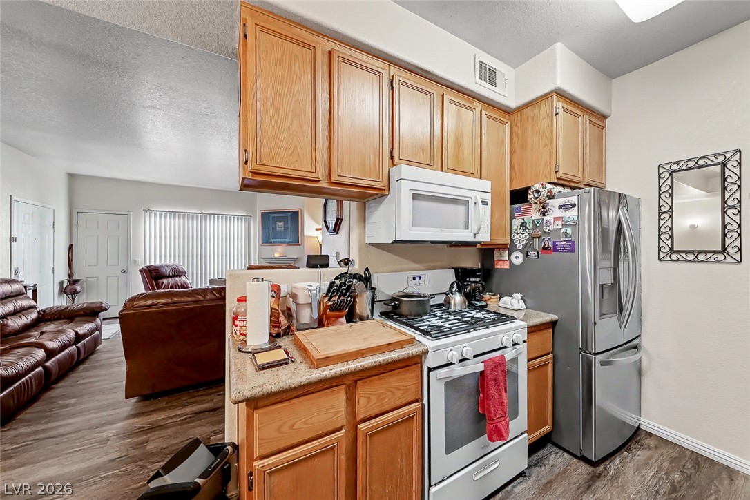 Photo 15 of 35, 3318 N Decatur Boulevard #1171