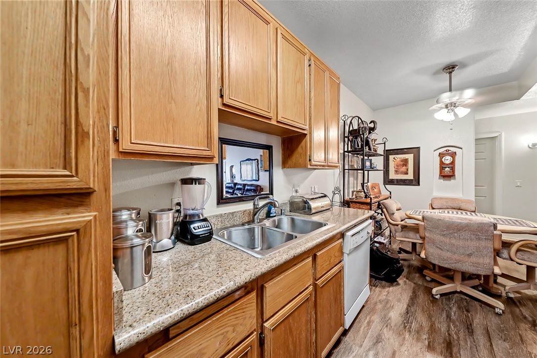 Photo 16 of 35, 3318 N Decatur Boulevard #1171