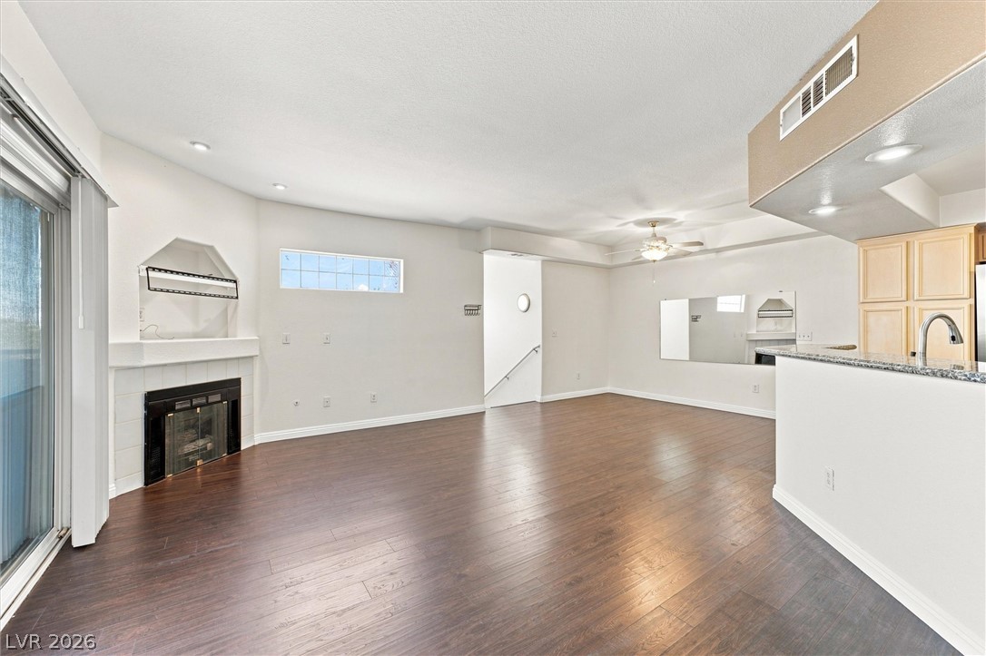 Photo 8 of 28, 6913 Cobre Azul Avenue #201