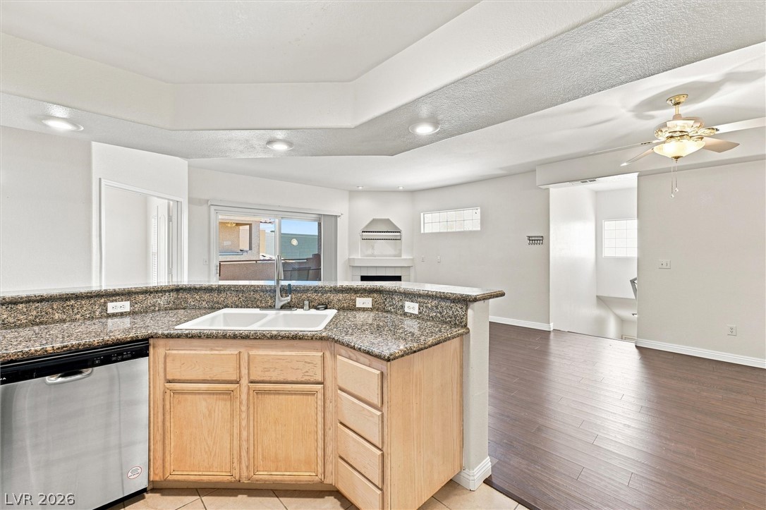 Photo 11 of 28, 6913 Cobre Azul Avenue #201