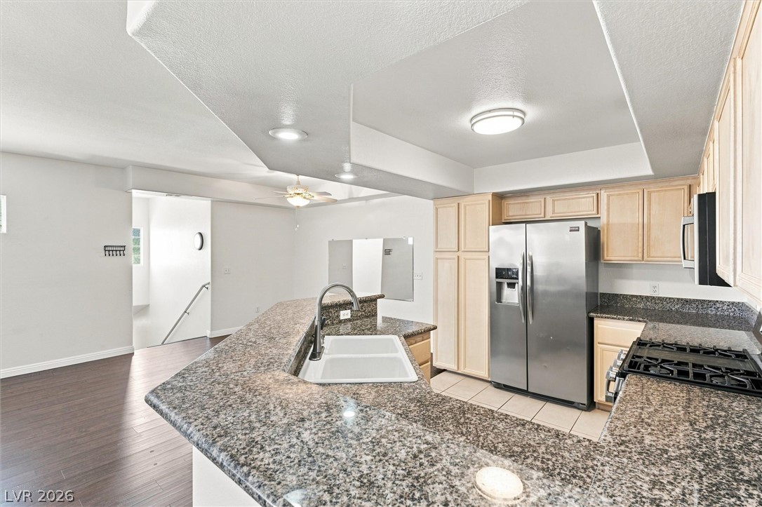 Photo 13 of 28, 6913 Cobre Azul Avenue #201