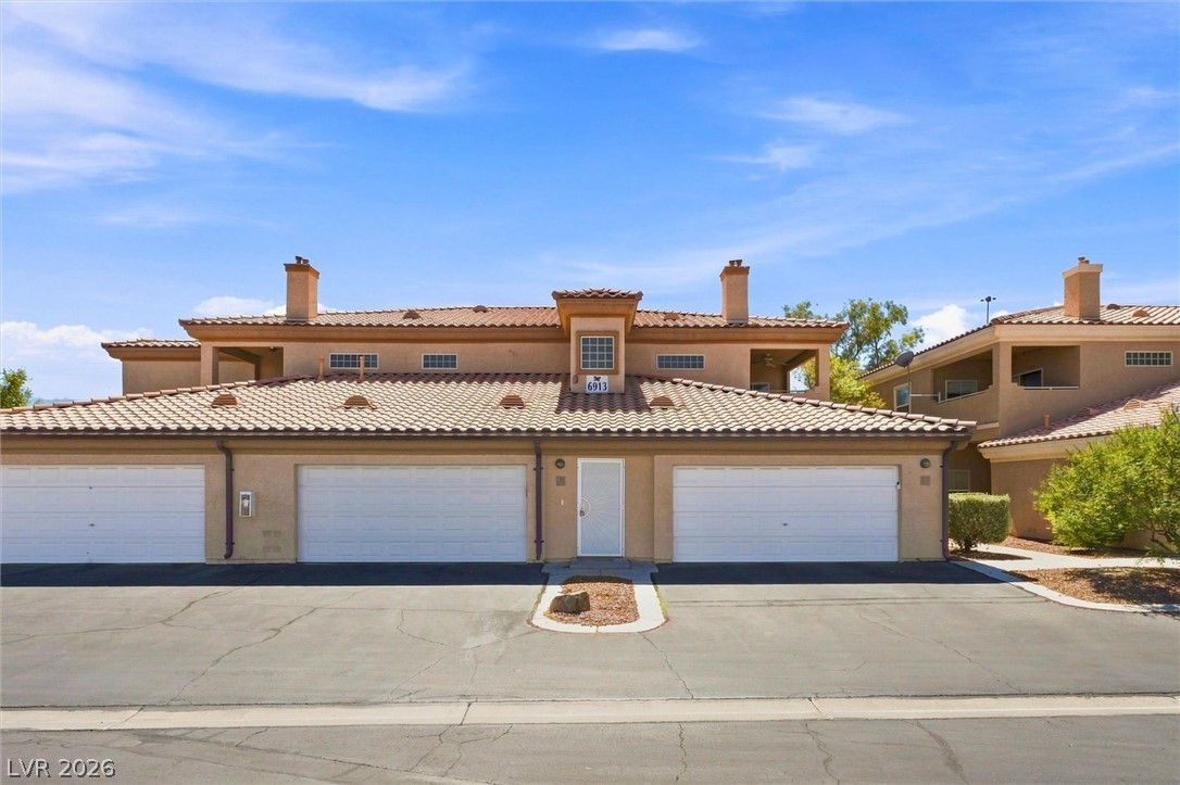 6913 Cobre Azul Avenue #201, Las Vegas 89108