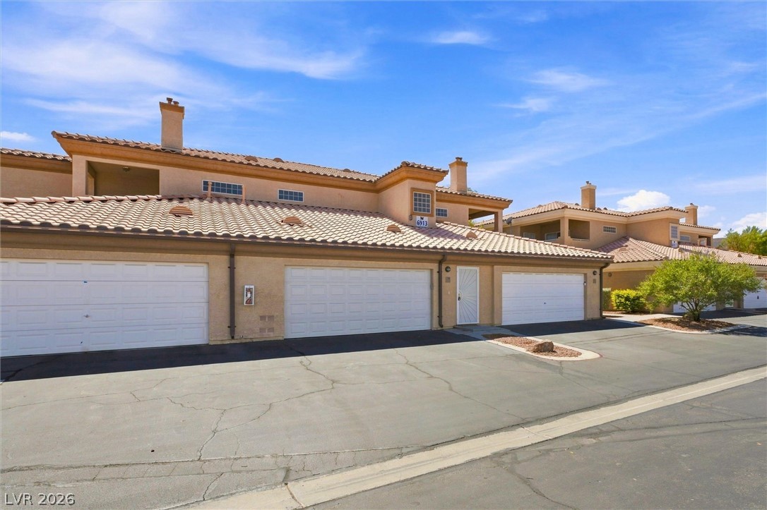 Photo 2 of 6913 Cobre Azul Avenue #201