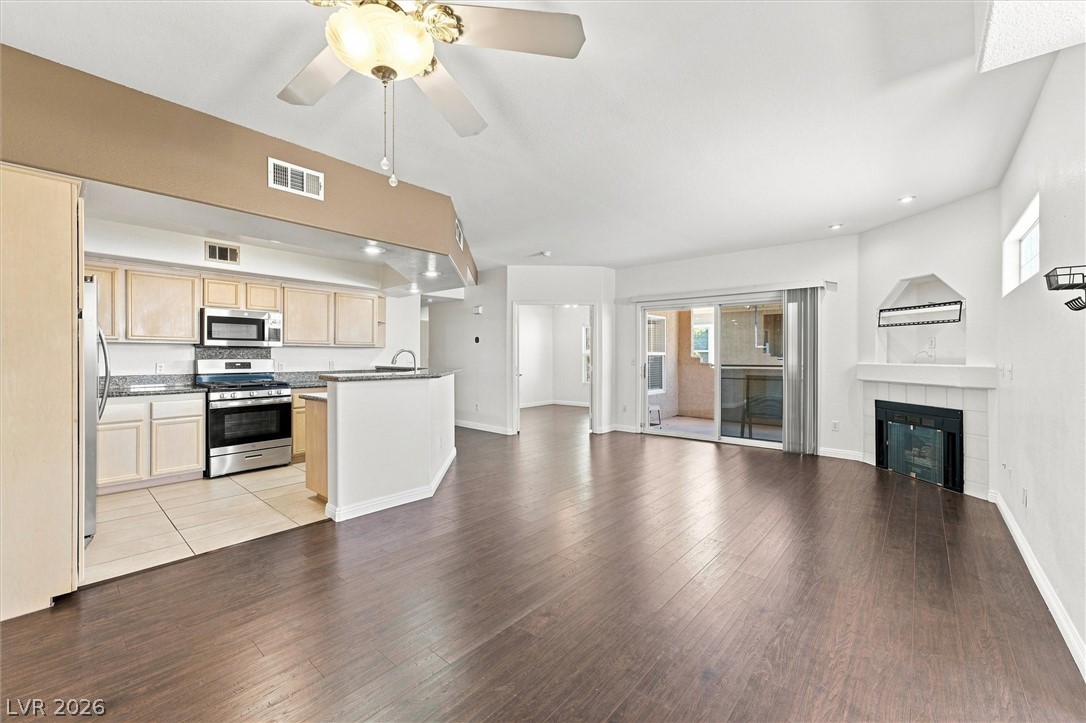 Photo 5 of 6913 Cobre Azul Avenue #201