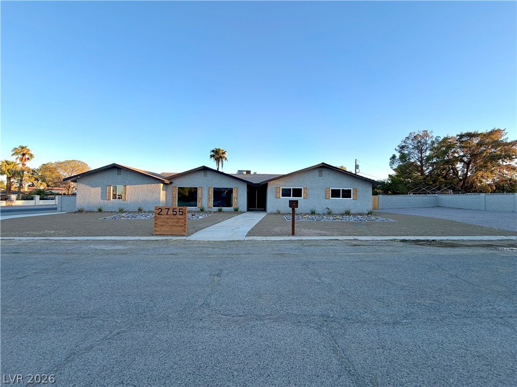 Photo 2 of 2755 S Torrey Pines Drive