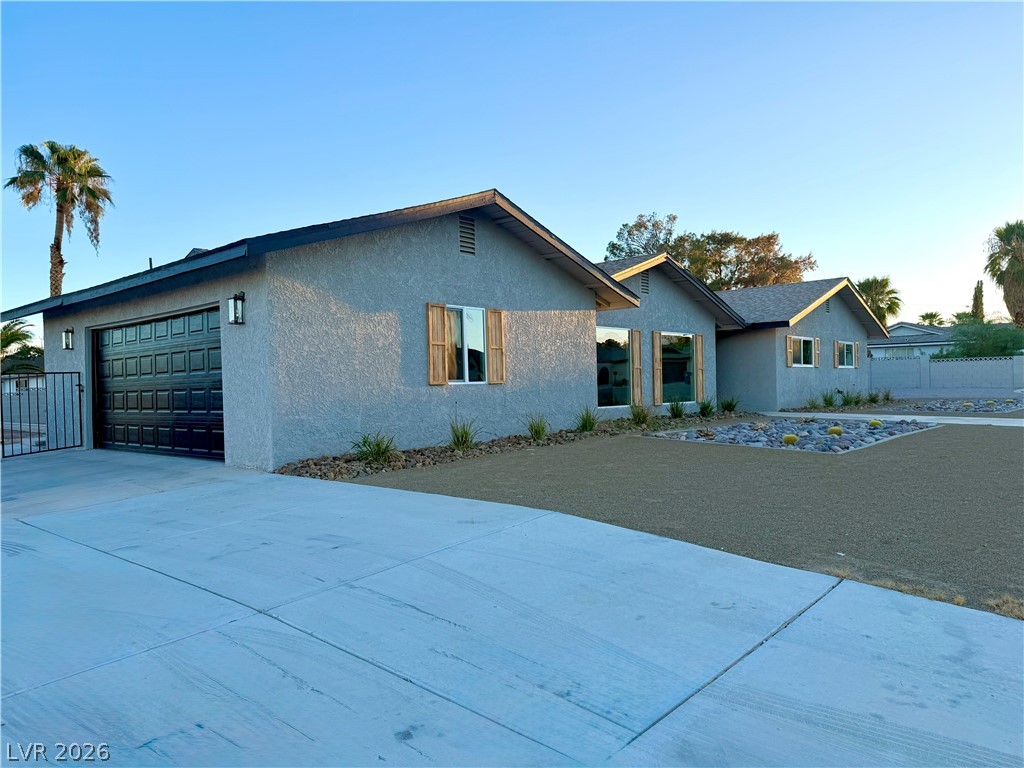 Photo 4 of 2755 S Torrey Pines Drive