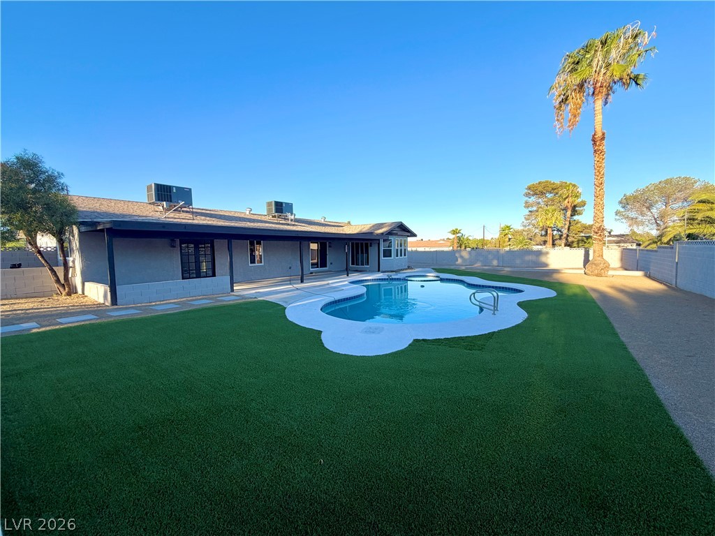 Photo 38 of 41, 2755 S Torrey Pines Drive