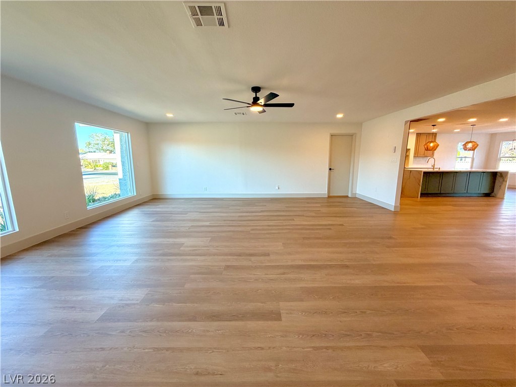 Photo 6 of 41, 2755 S Torrey Pines Drive