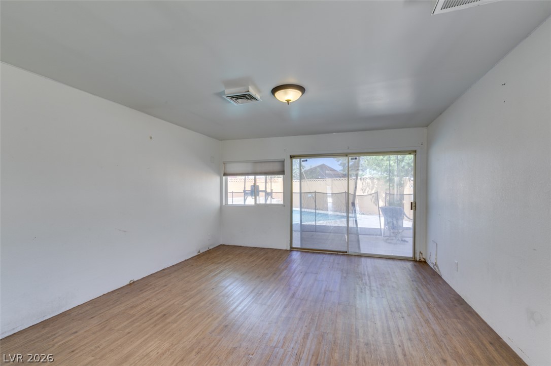 Photo 13 of 22, 409 Estella Avenue
