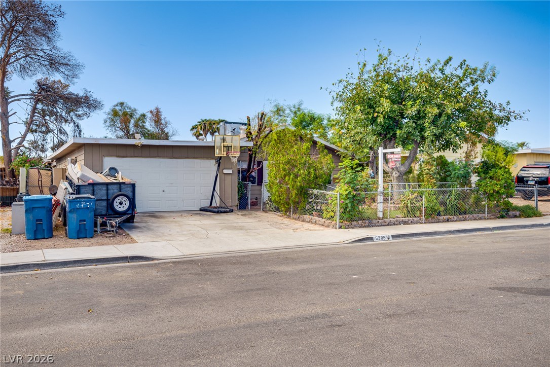 5305 Camden Avenue, Las Vegas 89122