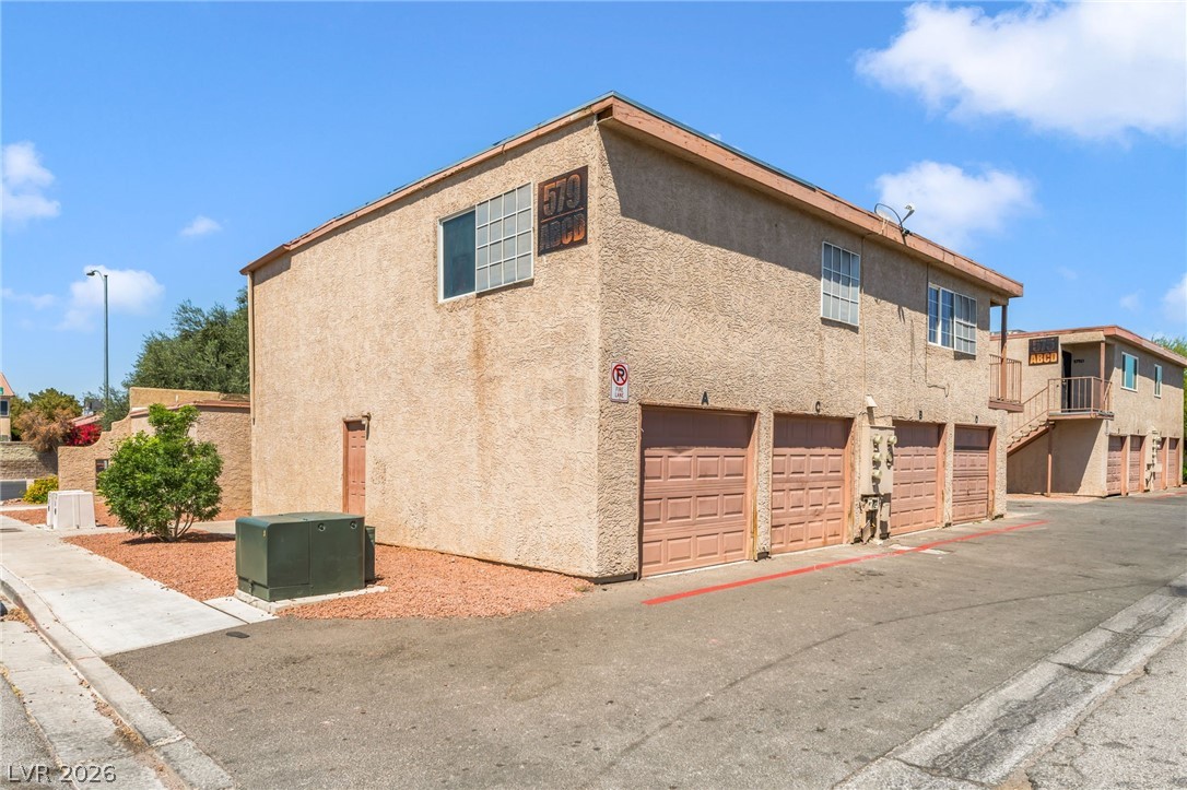 Photo 2 of 579 Roxella Lane #B