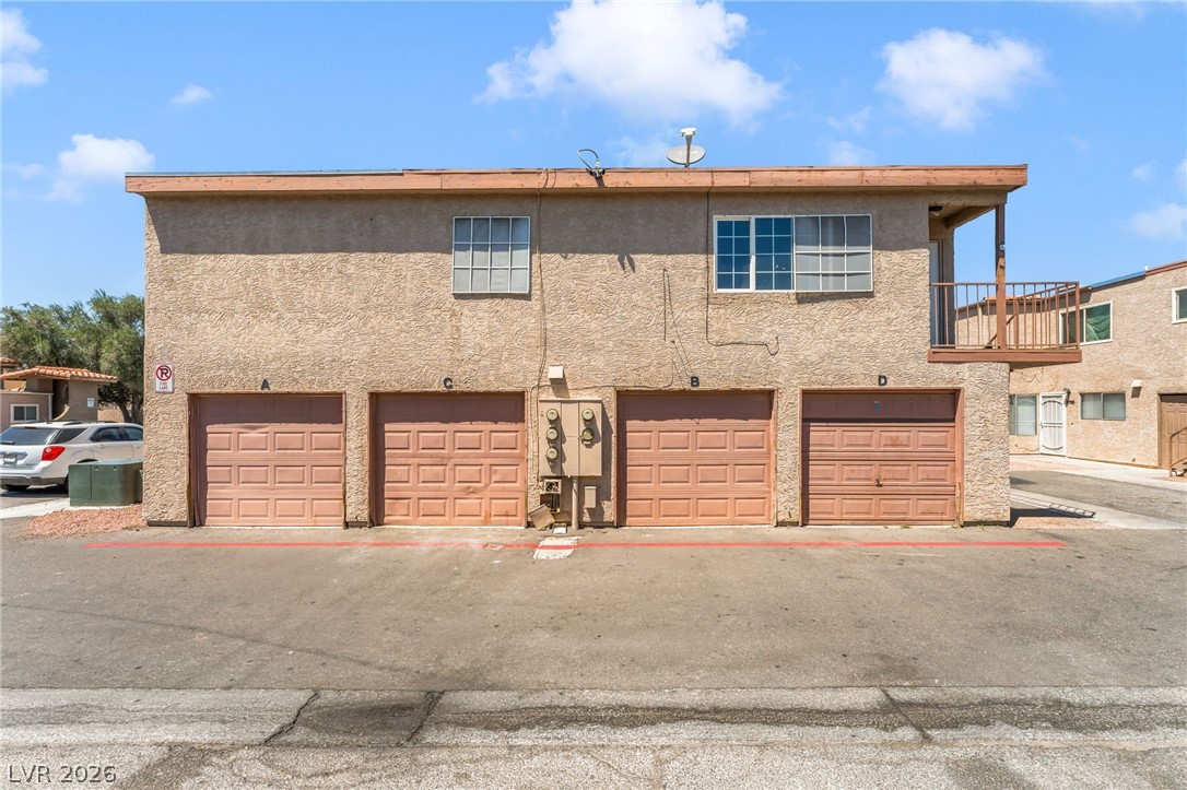 Photo 6 of 31, 579 Roxella Lane #B