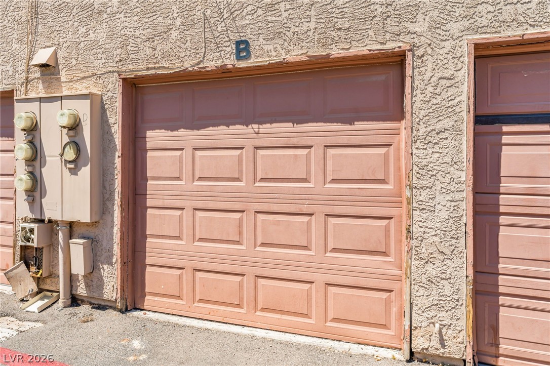 Photo 7 of 31, 579 Roxella Lane #B