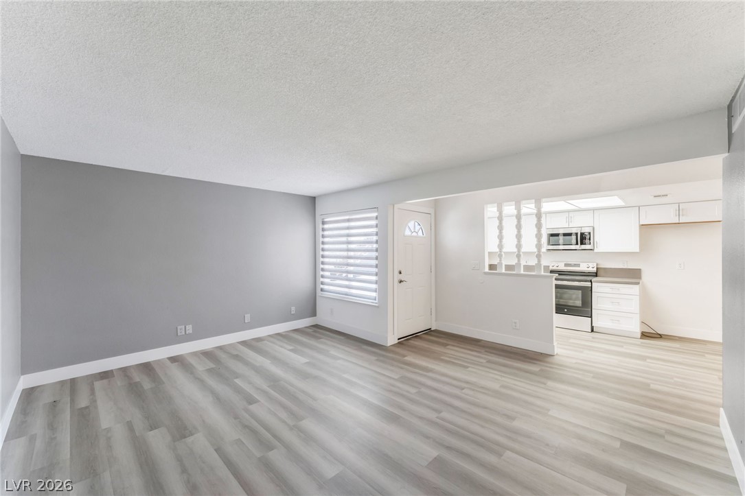 Photo 9 of 31, 579 Roxella Lane #B