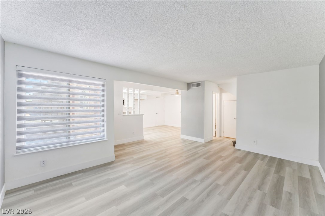 Photo 10 of 31, 579 Roxella Lane #B