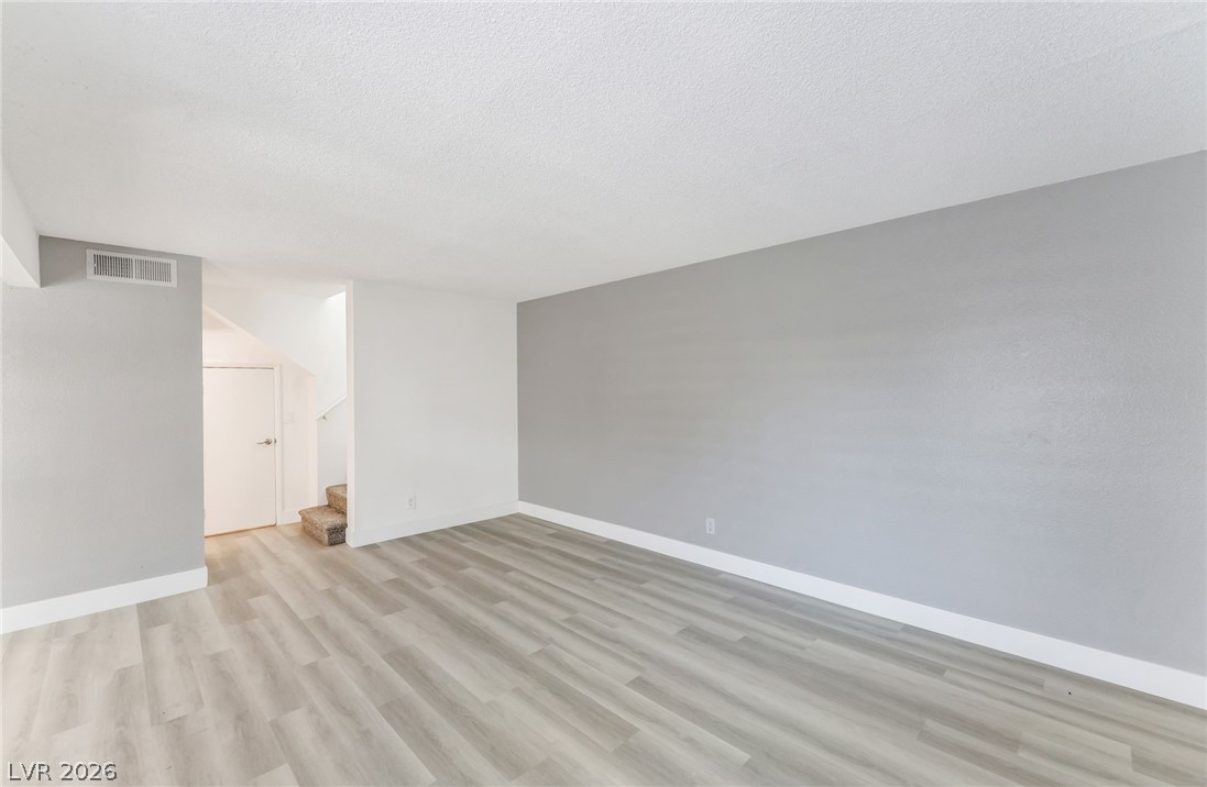 Photo 11 of 31, 579 Roxella Lane #B