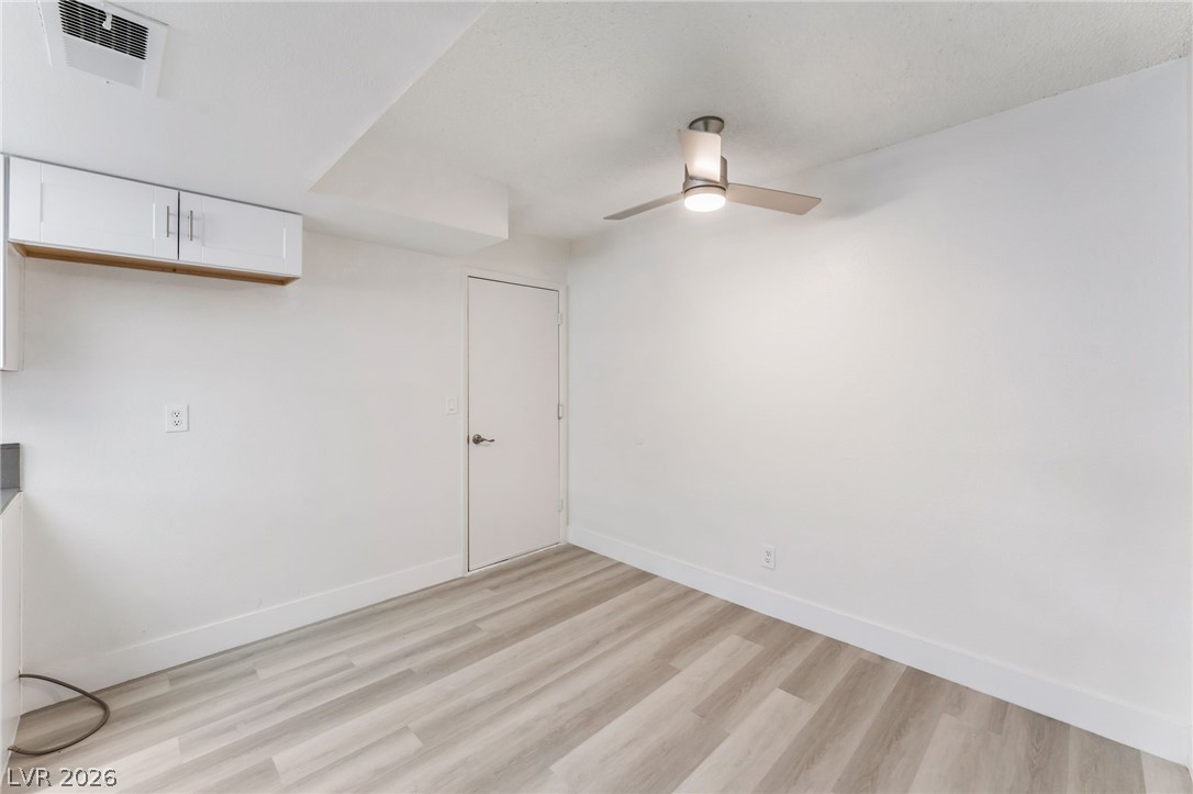 Photo 12 of 31, 579 Roxella Lane #B