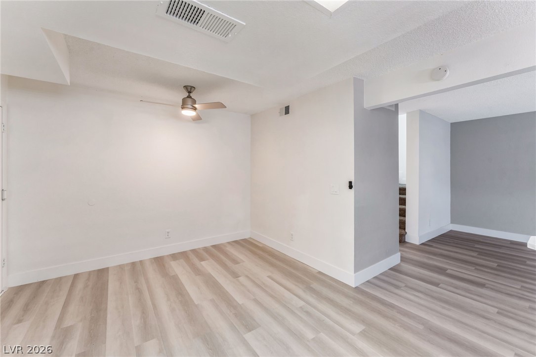 Photo 13 of 31, 579 Roxella Lane #B