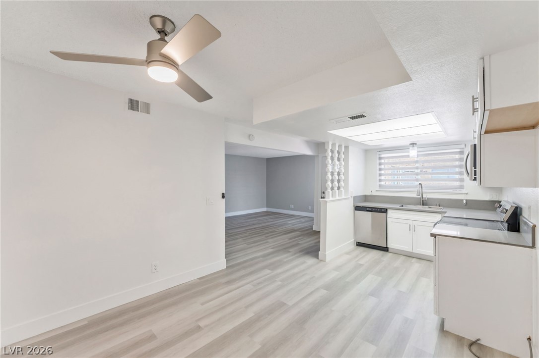Photo 14 of 31, 579 Roxella Lane #B