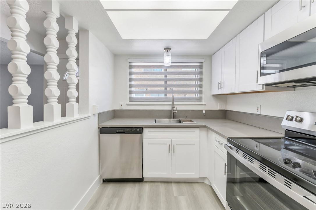 Photo 17 of 31, 579 Roxella Lane #B