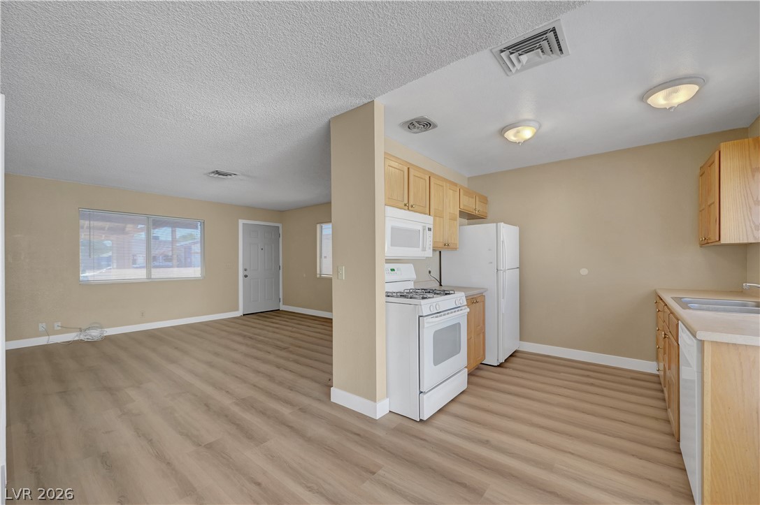 Photo 6 of 30, 7016 Sylvan Oak Drive