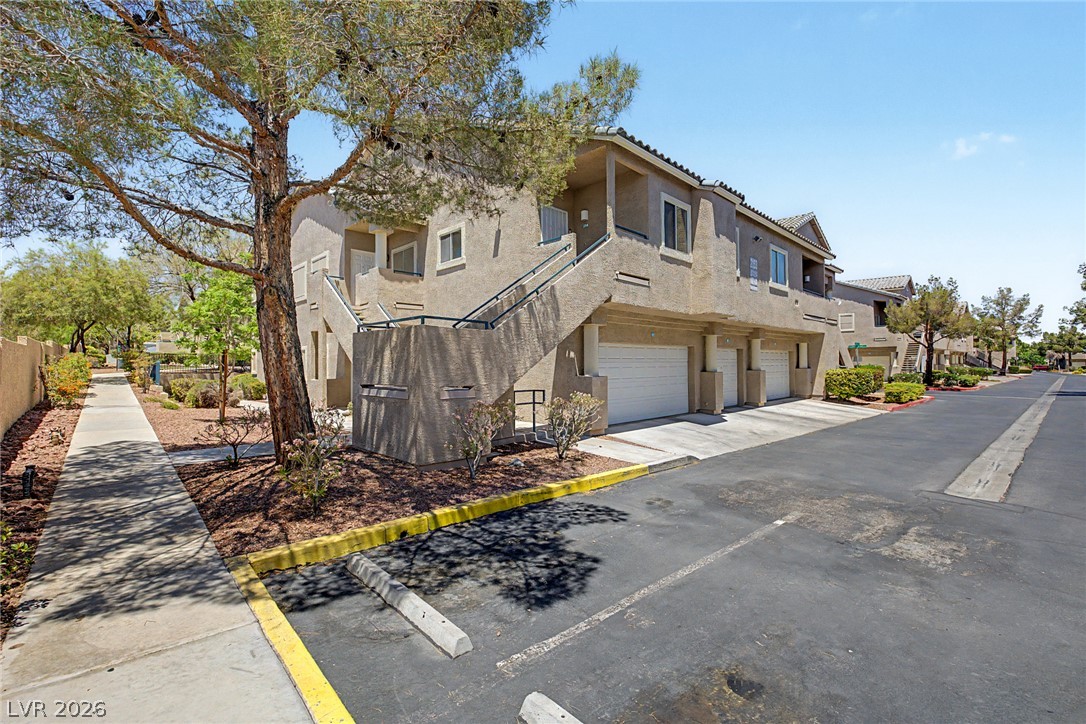 Photo 8 of 40, 2153 Quarry Ridge Street #103