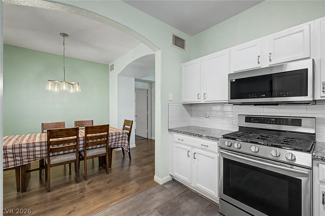 Photo 15 of 40, 2153 Quarry Ridge Street #103