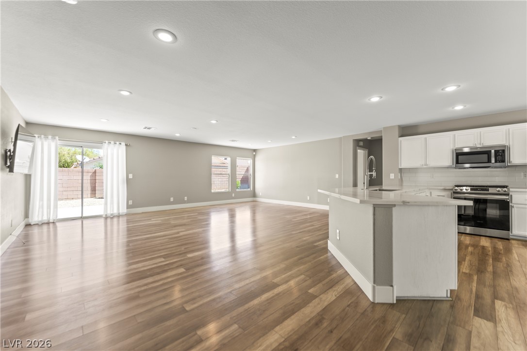 Photo 5 of 2726 Watkins Glen Avenue
