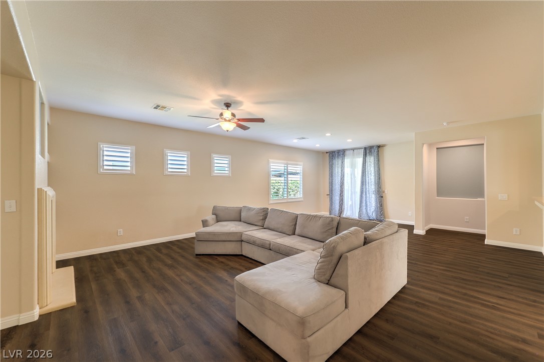 Photo 9 of 32, 7148 Crescentville Avenue