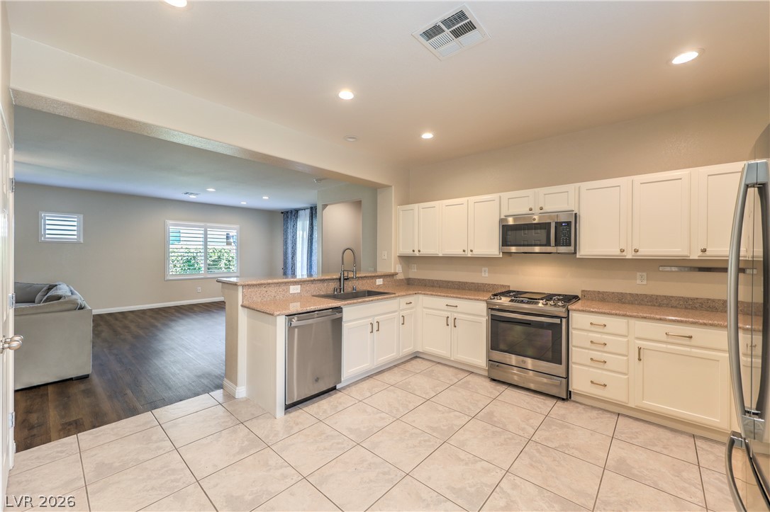 Photo 12 of 32, 7148 Crescentville Avenue
