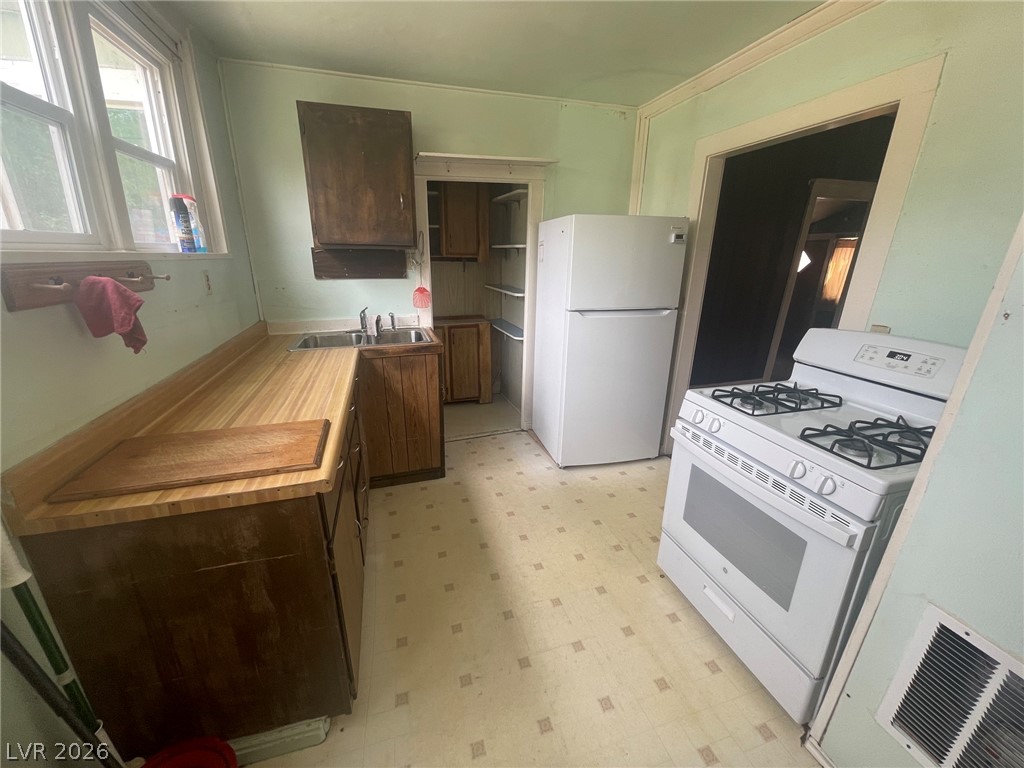 Photo 22 of 27, 604 Murry Street