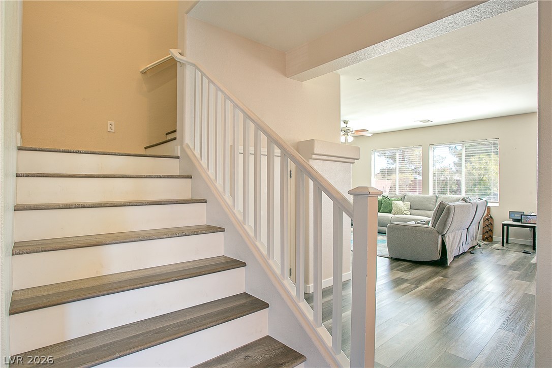 Photo 9 of 39, 5520 Oatfield Street