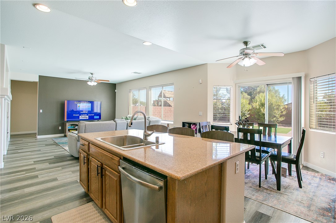 Photo 13 of 39, 5520 Oatfield Street