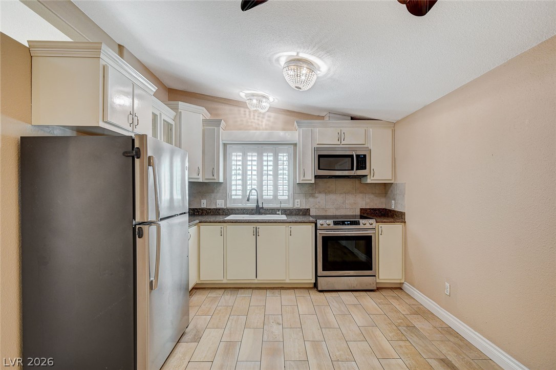 Photo 23 of 60, 3160 S Fallwood Street
