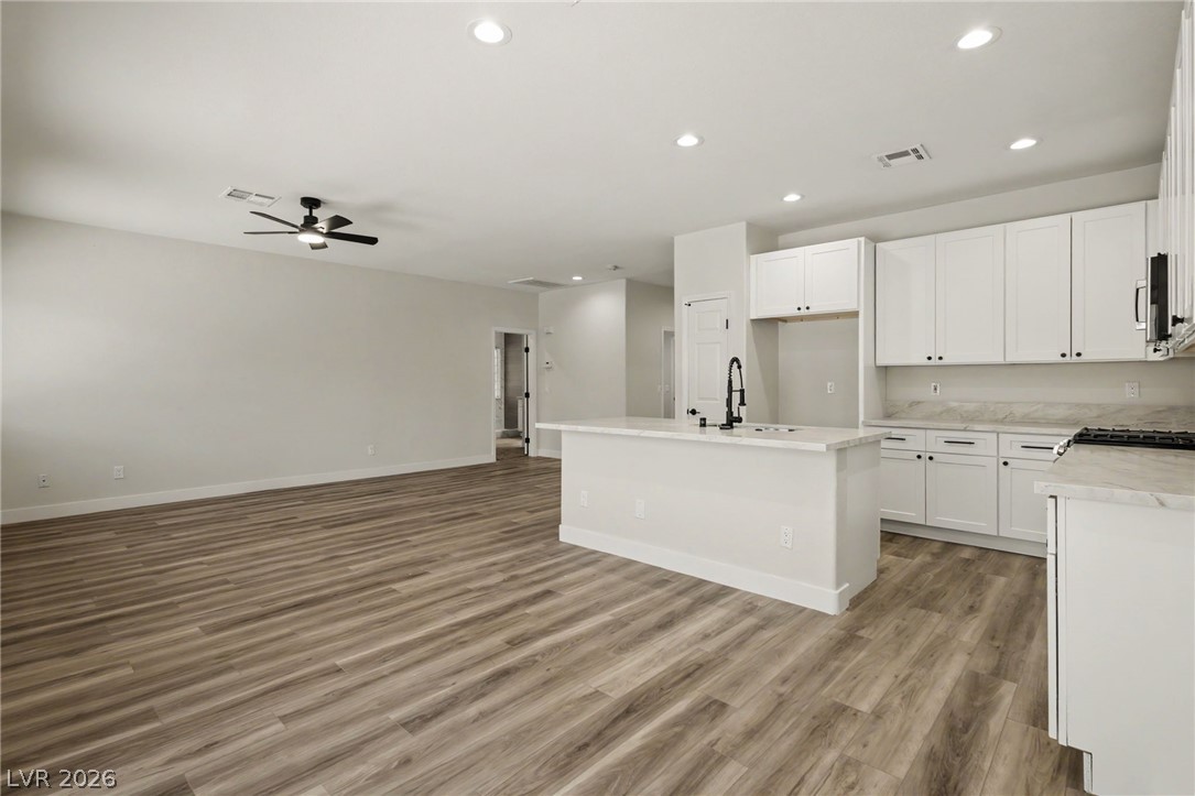 Photo 9 of 26, 2922 Mastercraft Avenue