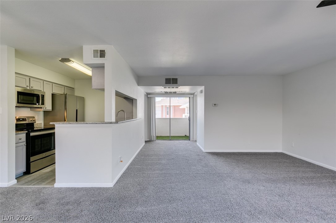 Photo 8 of 41, 714 Oakmont Avenue #1104