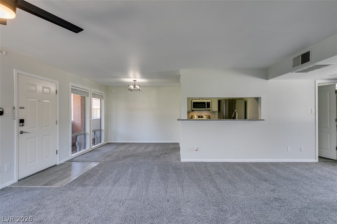 Photo 10 of 41, 714 Oakmont Avenue #1104