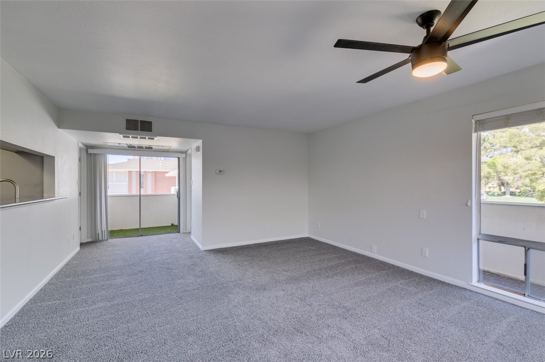 Photo 12 of 41, 714 Oakmont Avenue #1104
